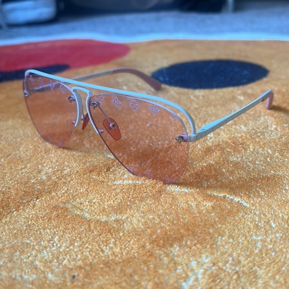 Louis Vuitton Sunglasses - Picture 4 of 6